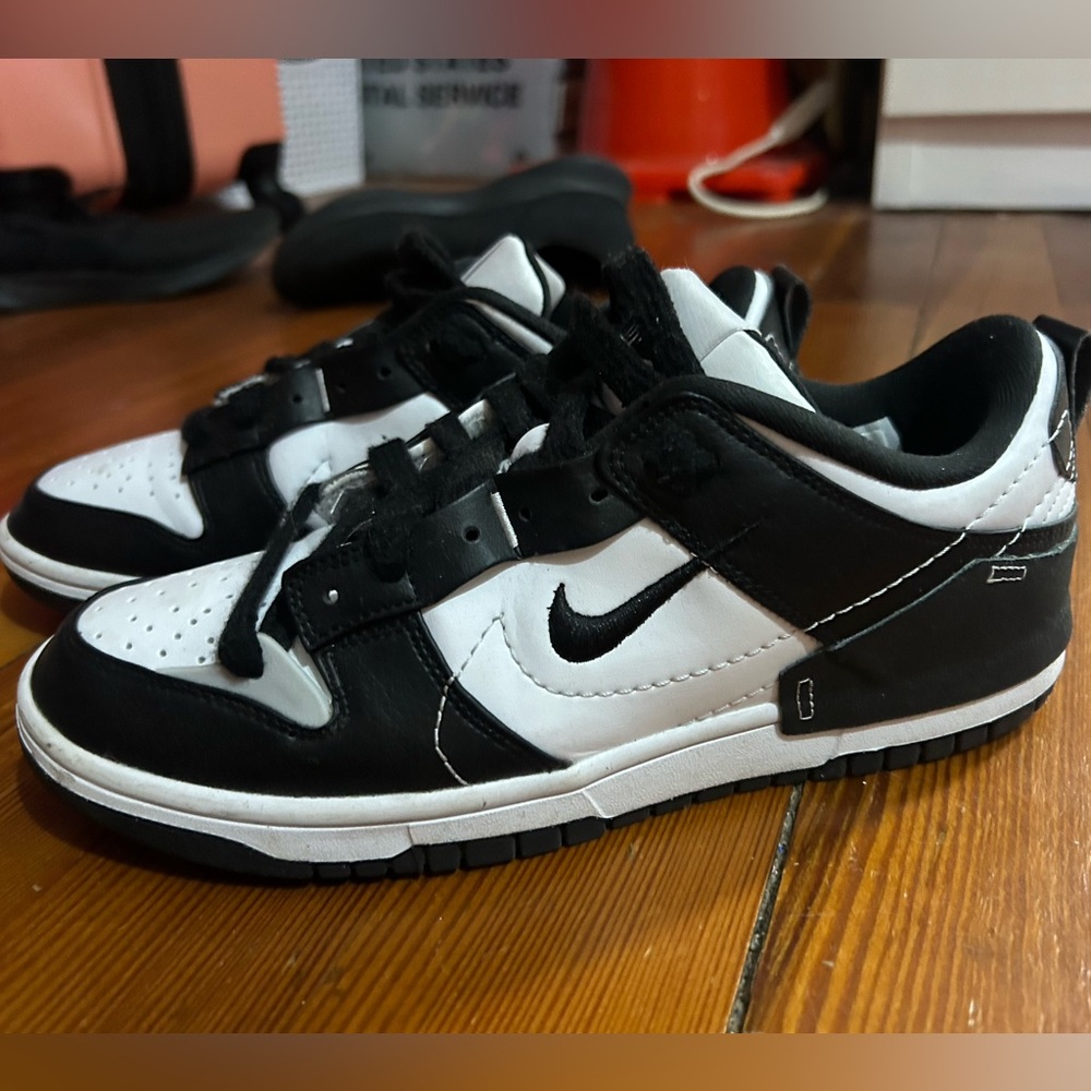 Nike disrupts 2 panda dunks, great condition, size 9
